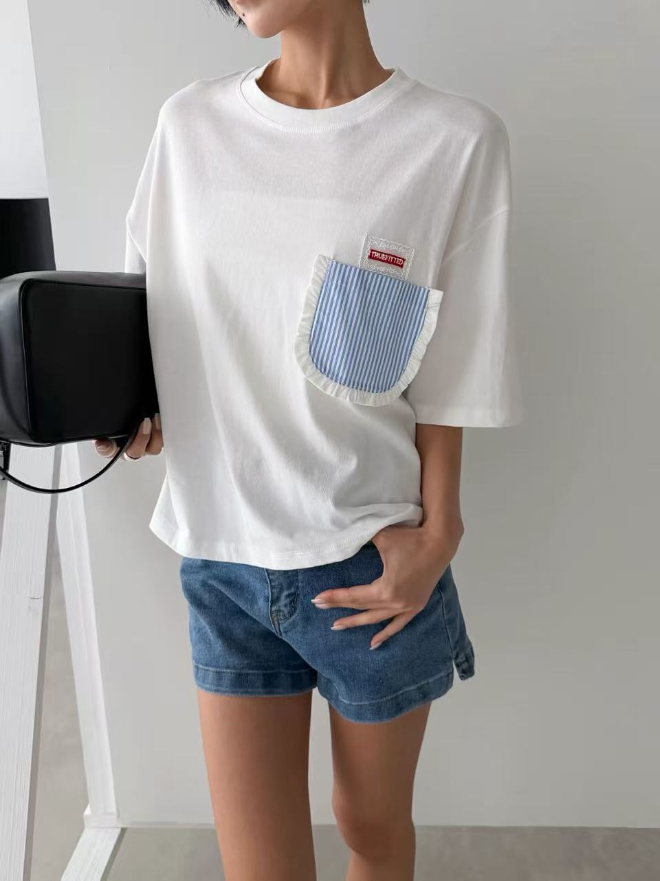 韓國直送Pocket Detail Casual Tee - HLY &amp; CHOCCICO