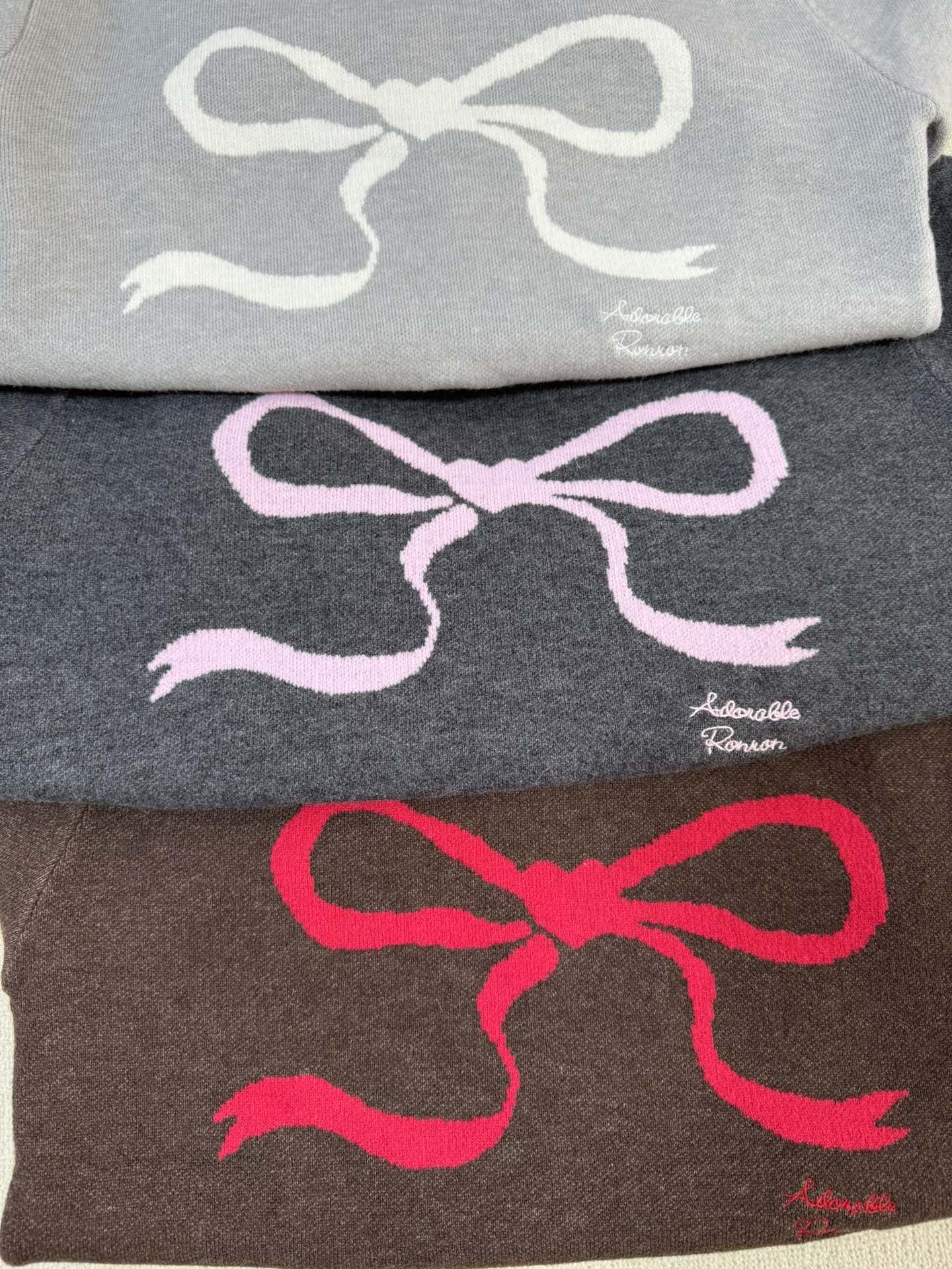 韓國潮牌RonRon 💕HEART RIBBON JACQUARD KNIT - HLY &amp; CHOCCICO