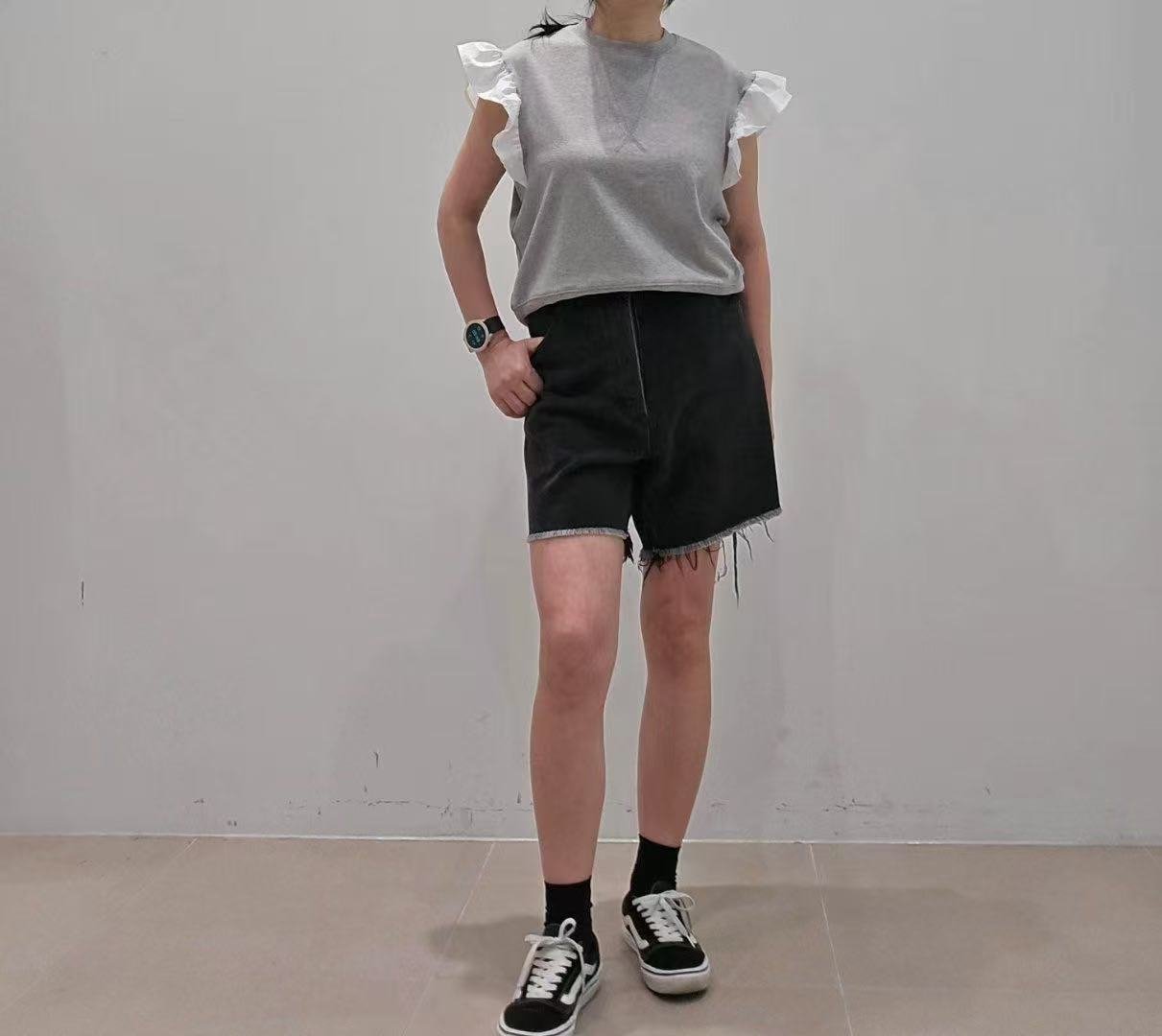 韓國直送Ruffled Elegance Tee - HLY & CHOCCICO