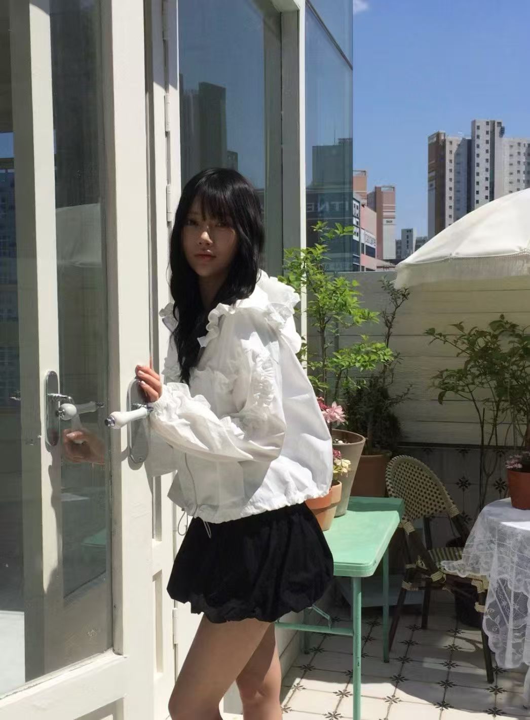韓國直送Ruffled Zip - Up Jacket - HLY &amp; CHOCCICO