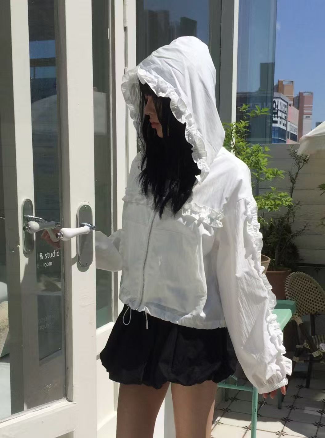 韓國直送Ruffled Zip - Up Jacket - HLY &amp; CHOCCICO