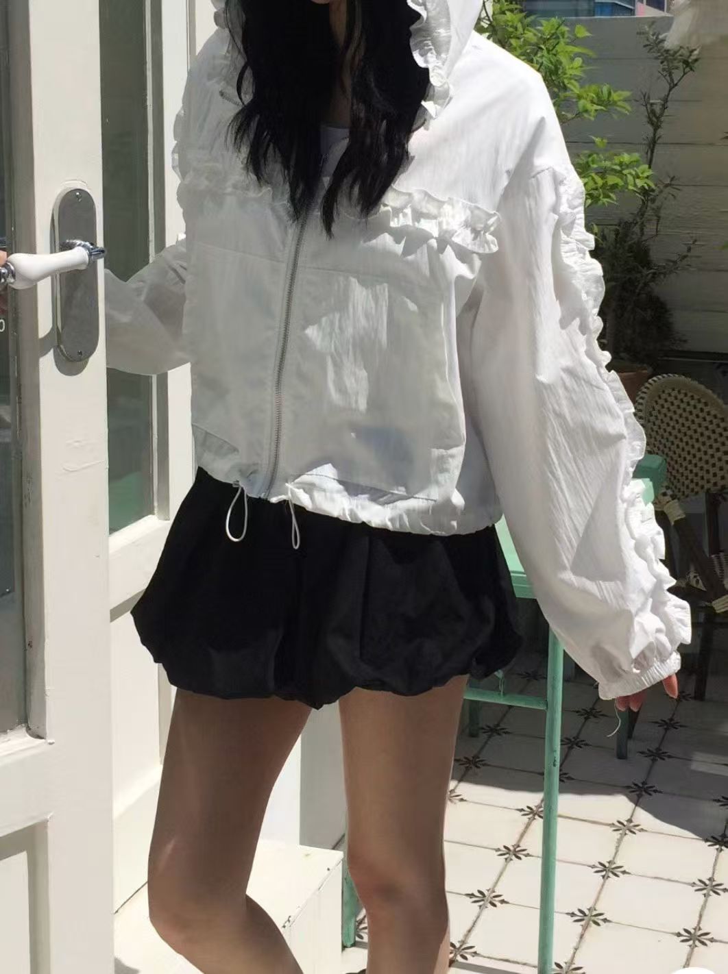 韓國直送Ruffled Zip - Up Jacket - HLY &amp; CHOCCICO