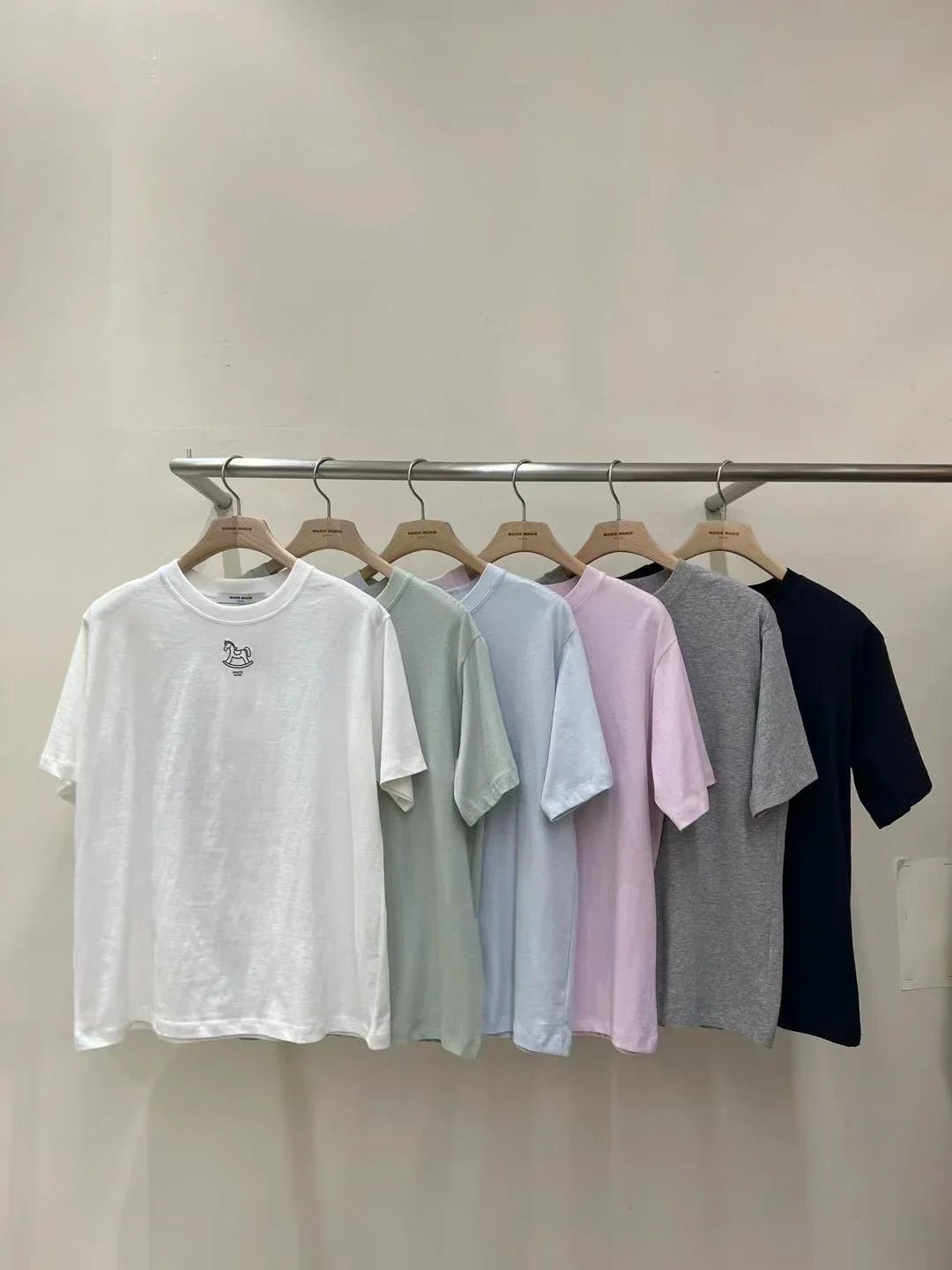 韓國直送Silicone Pony Print Tee / Jeans - HLY &amp; CHOCCICO