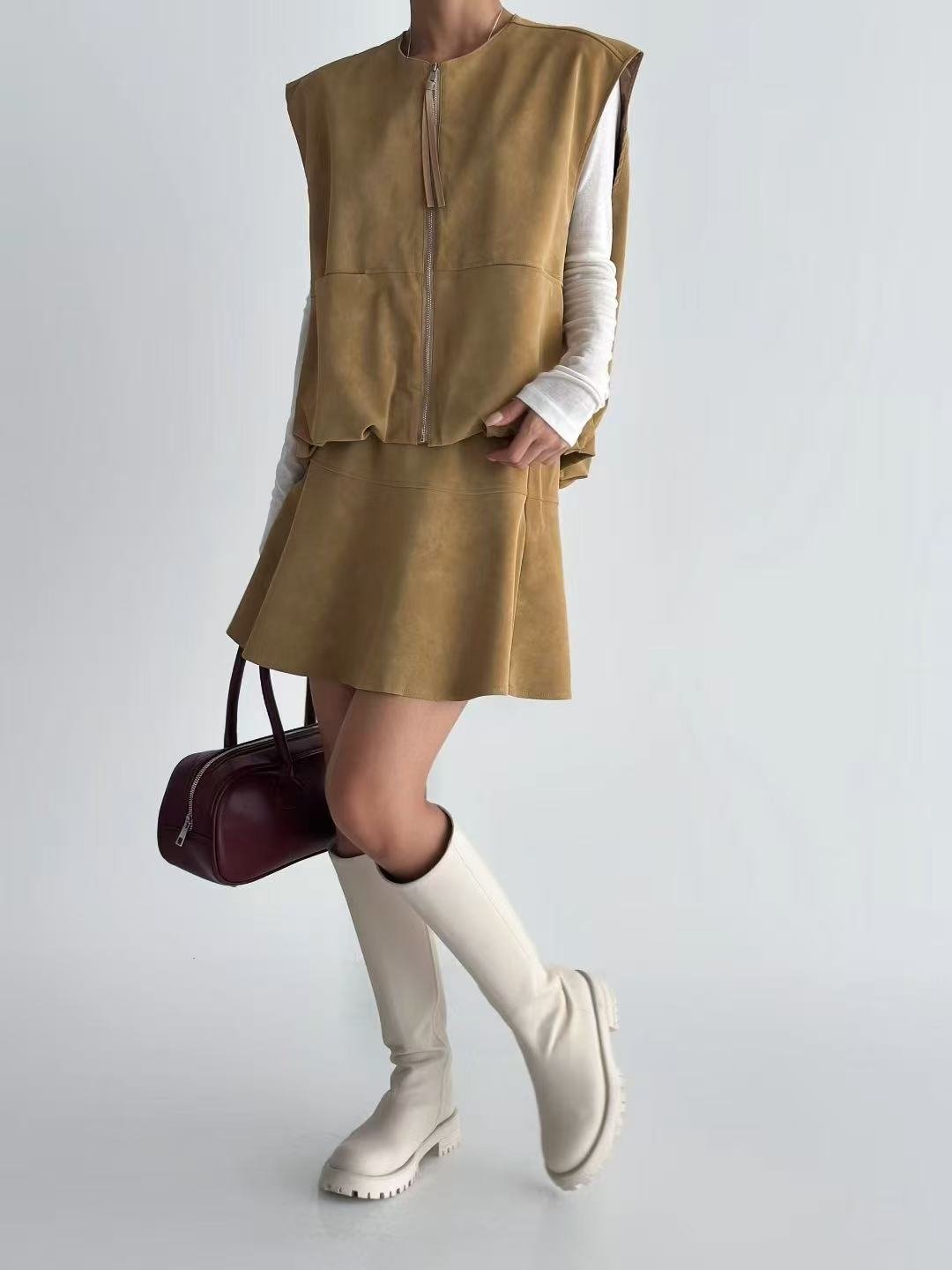 韓國直送Suede Zip-Up Vest ／ A-Line Suede Skirt - HLY & CHOCCICO