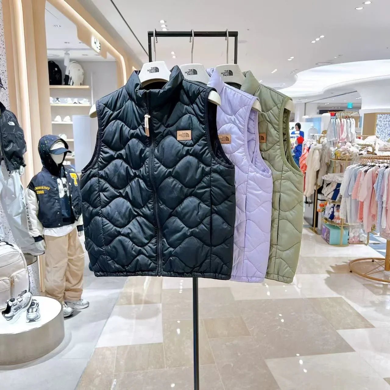 TNF Kids Milo Hoodies Eco 輕身夾棉防風保暖背心 🌟貨期 : 3至4星期 - HLY &amp; CHOCCICO