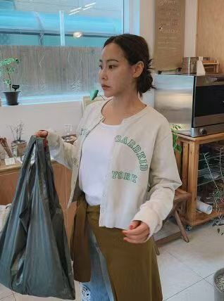 韓國直送Urban Graphic Cardigan - HLY &amp; CHOCCICO