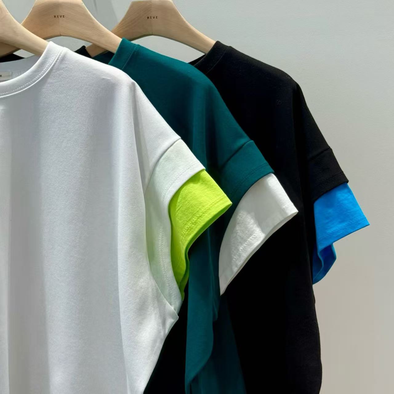韓國直送Vibrant Trim T-Shirt - HLY &amp; CHOCCICO