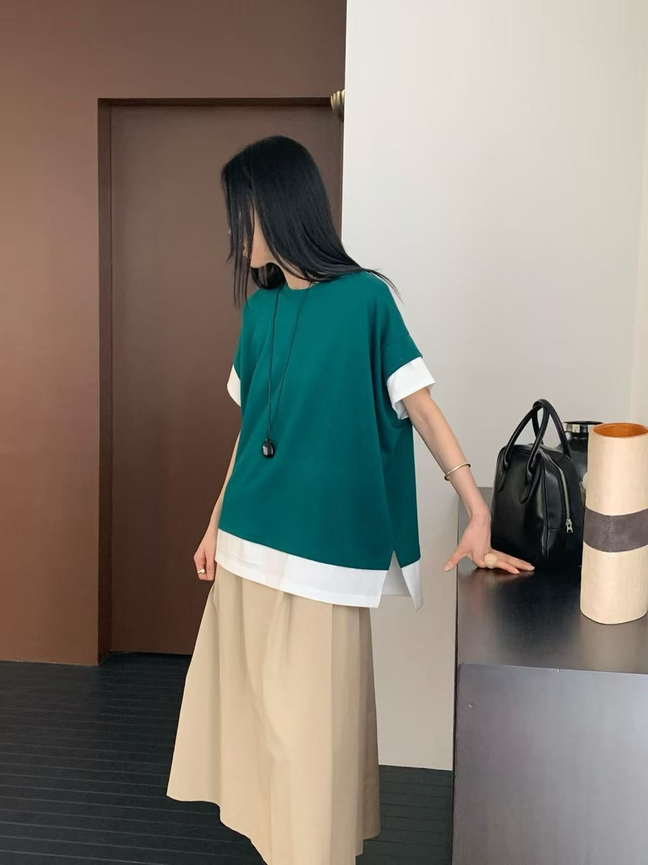 韓國直送Vibrant Trim T-Shirt - HLY &amp; CHOCCICO