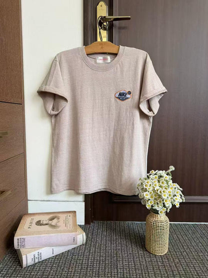 韓國直送Vintage Embroidered Tee - HLY &amp; CHOCCICO