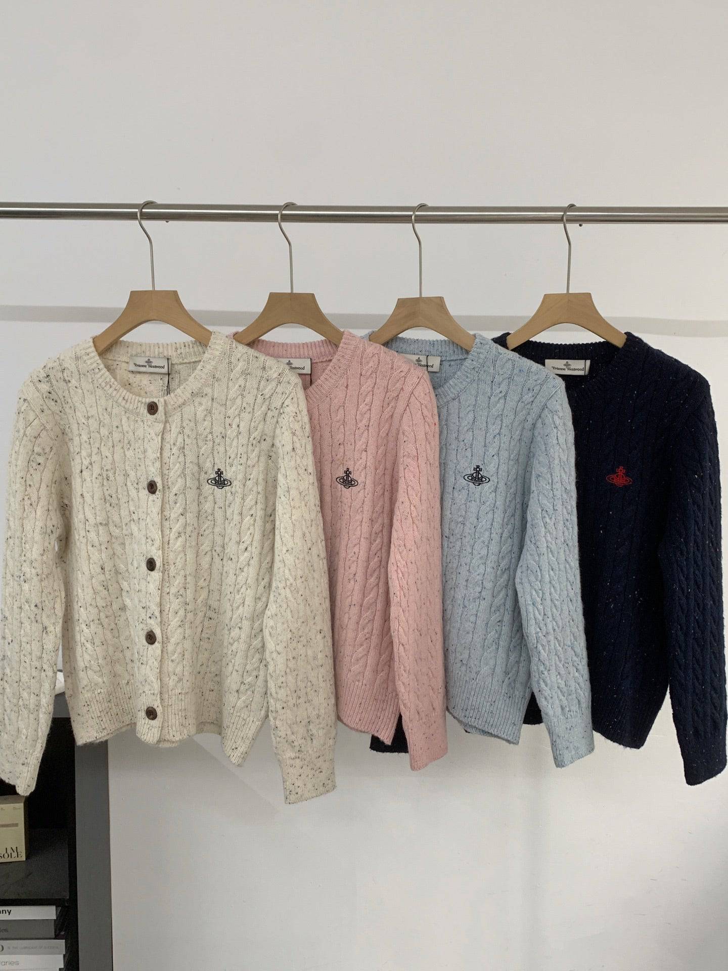 West wood日系復古刺繡雪花點麻花開胸外套 - HLY & CHOCCICO